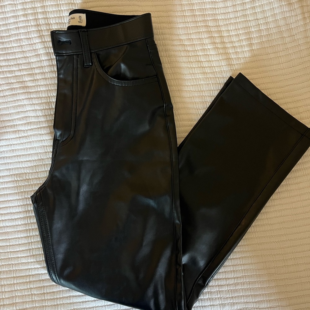 Abercrombie 90s Straight Ultra High Rise Black Leather Pants, 25 waist XS length